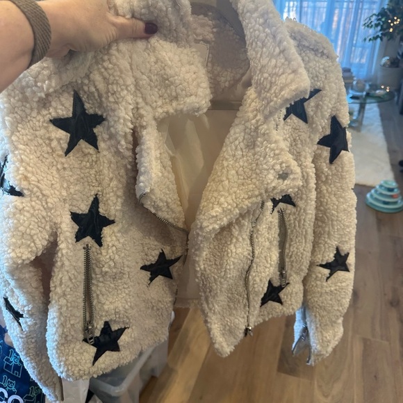 Blank NYC Cozy Cream Sherpa Jacket with Black Star Accents sz S - Picture 2 of 6